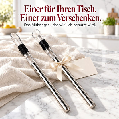 Zwei Weinkühlstäbe, einer mit Schleife – einer für Ihren Tisch, einer zum Verschenken